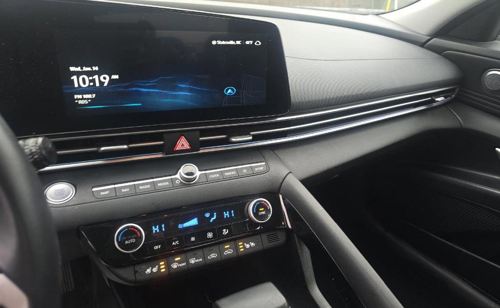 Used 2024 Hyundai Elantra Limited image 9