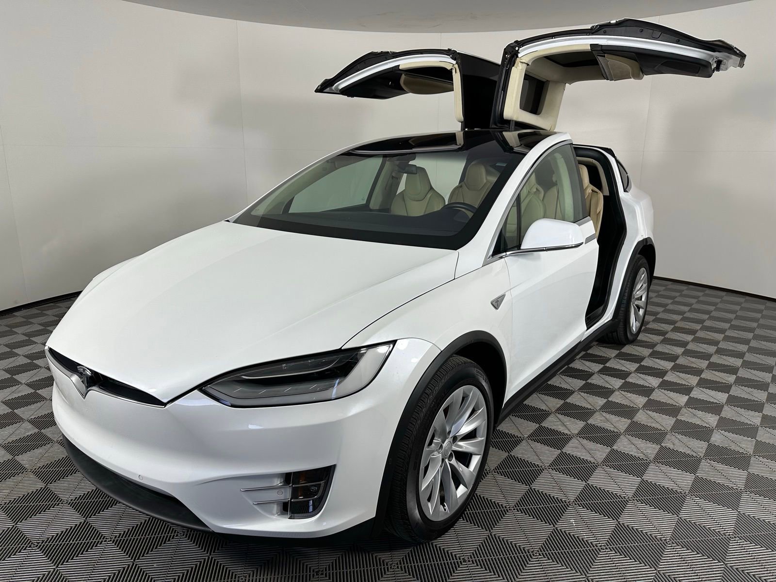 Used 2016 Tesla Model X 90D AWD/4WD image 37