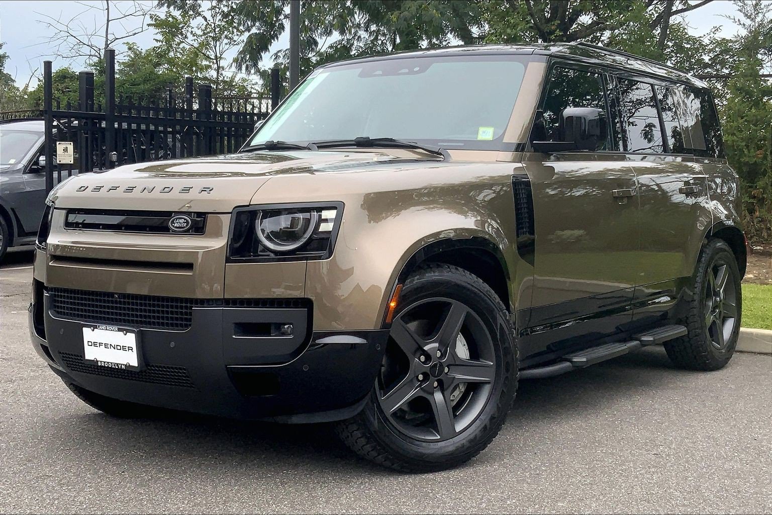 Certified 2026 Land Rover Defender 110 X-Dynamic SE AWD/4WD image 1