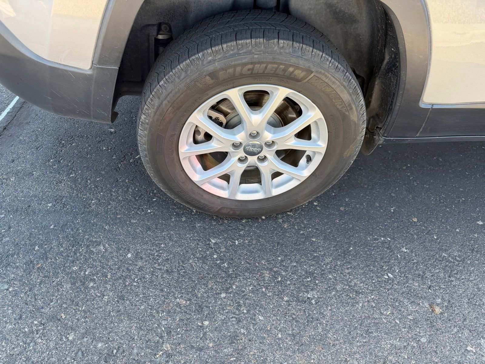 Used 2018 Jeep Cherokee Latitude Plus AWD/4WD image 10