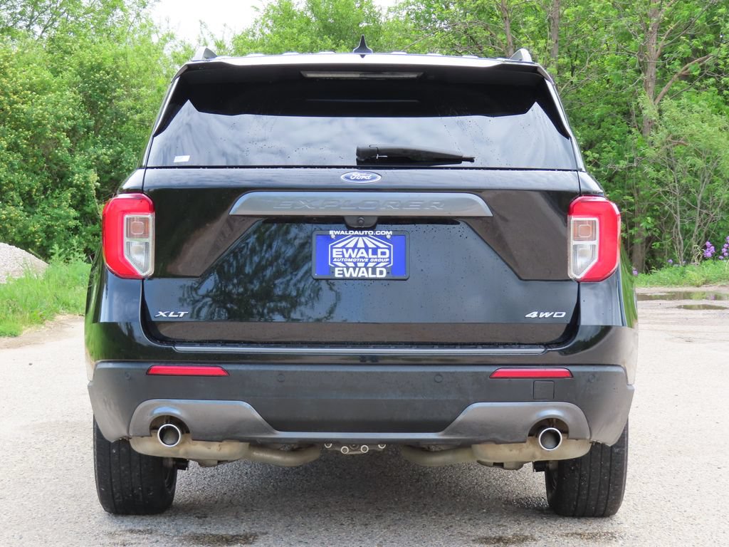 Used 2023 Ford Explorer XLT w/ Equipment Group 202A AWD/4WD image 18