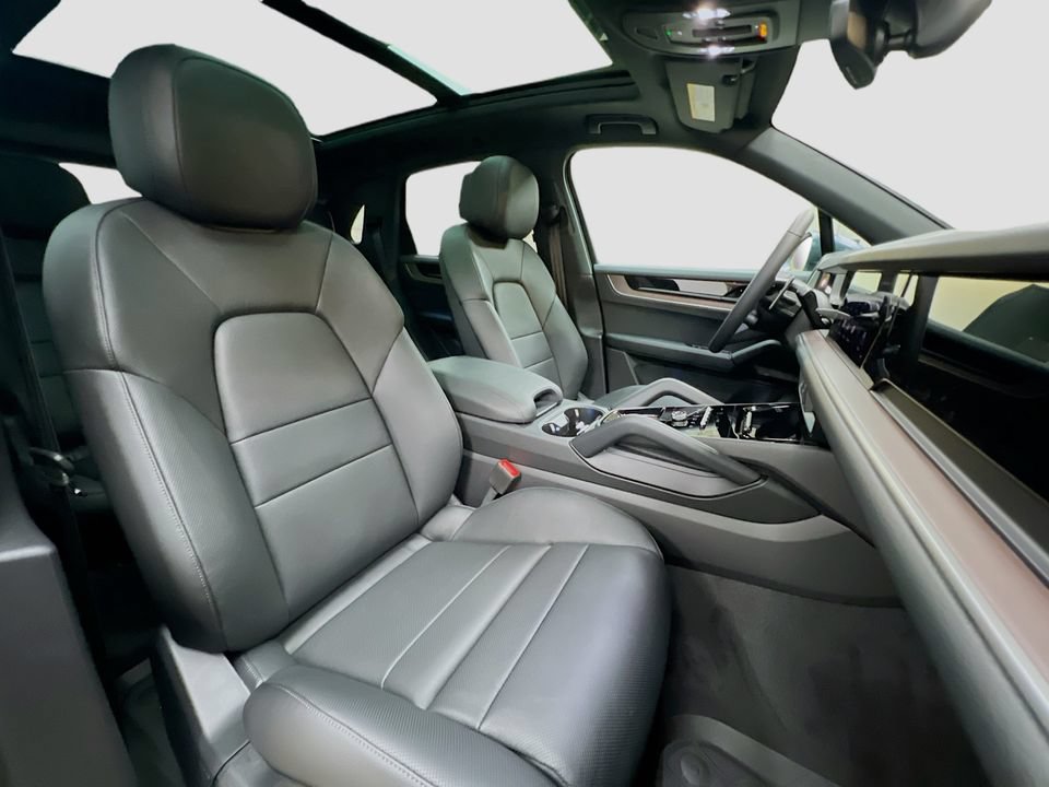 New 2026 Porsche Cayenne AWD/4WD image 30
