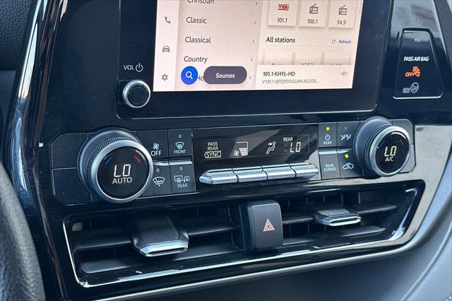 Certified 2023 Toyota Highlander L image 23