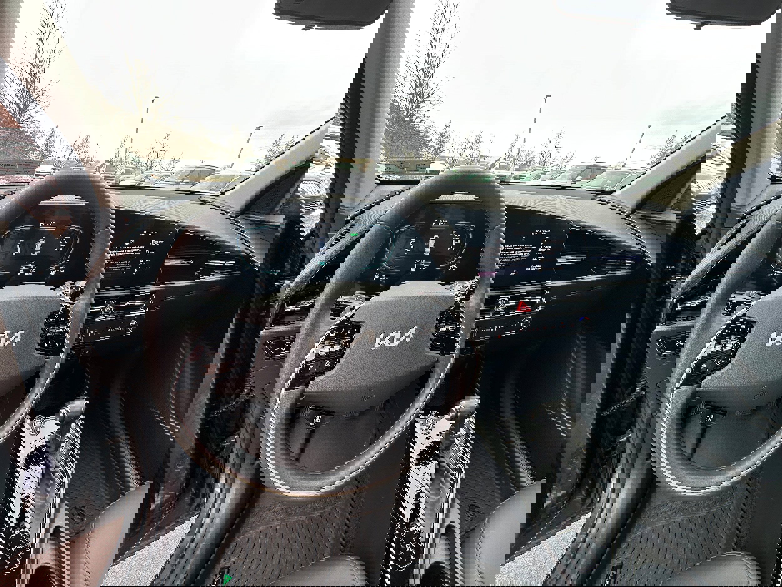 Used 2025 Kia Niro EX image 30