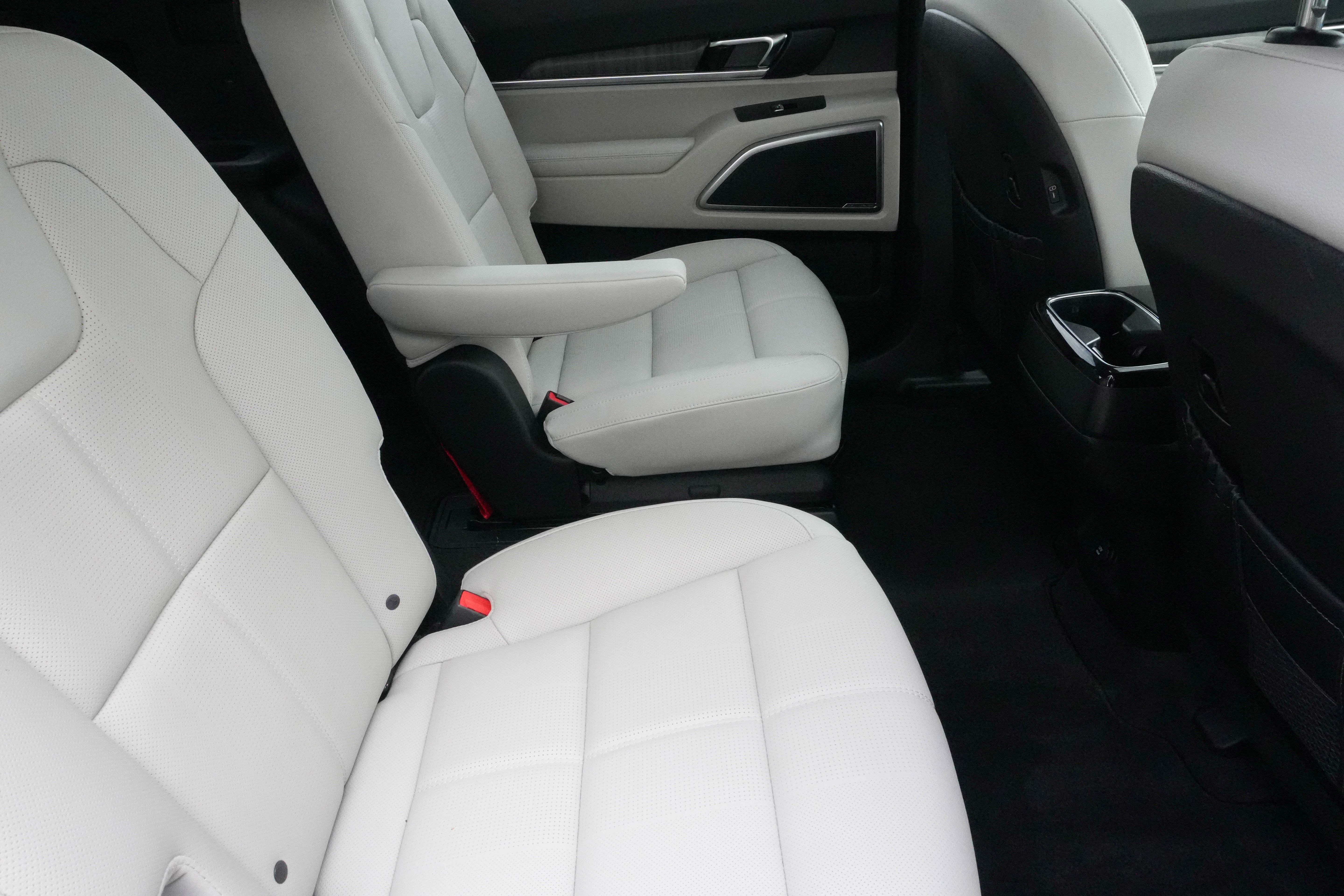 Used 2025 Kia Telluride EX w/ EX Captain's Chair Package image 37