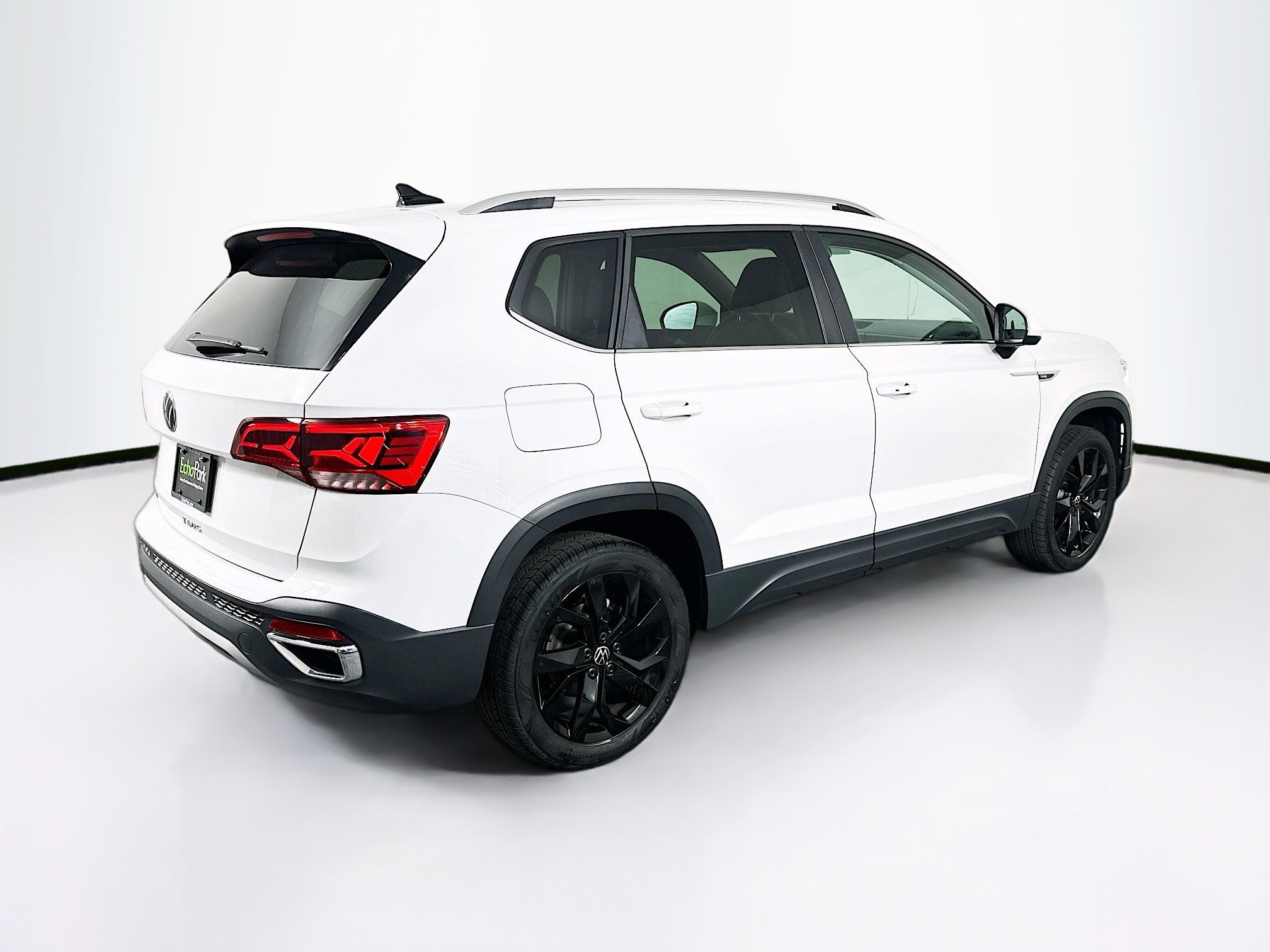 Used 2024 Volkswagen Taos SE image 9