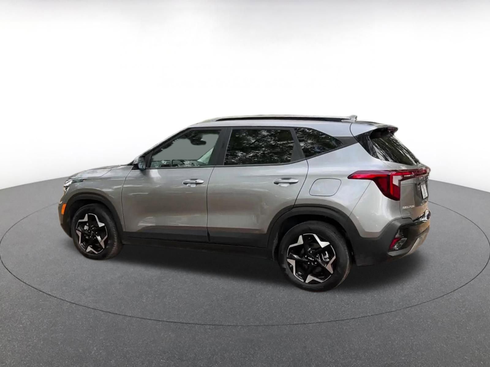 Used 2025 Kia Seltos S image 10