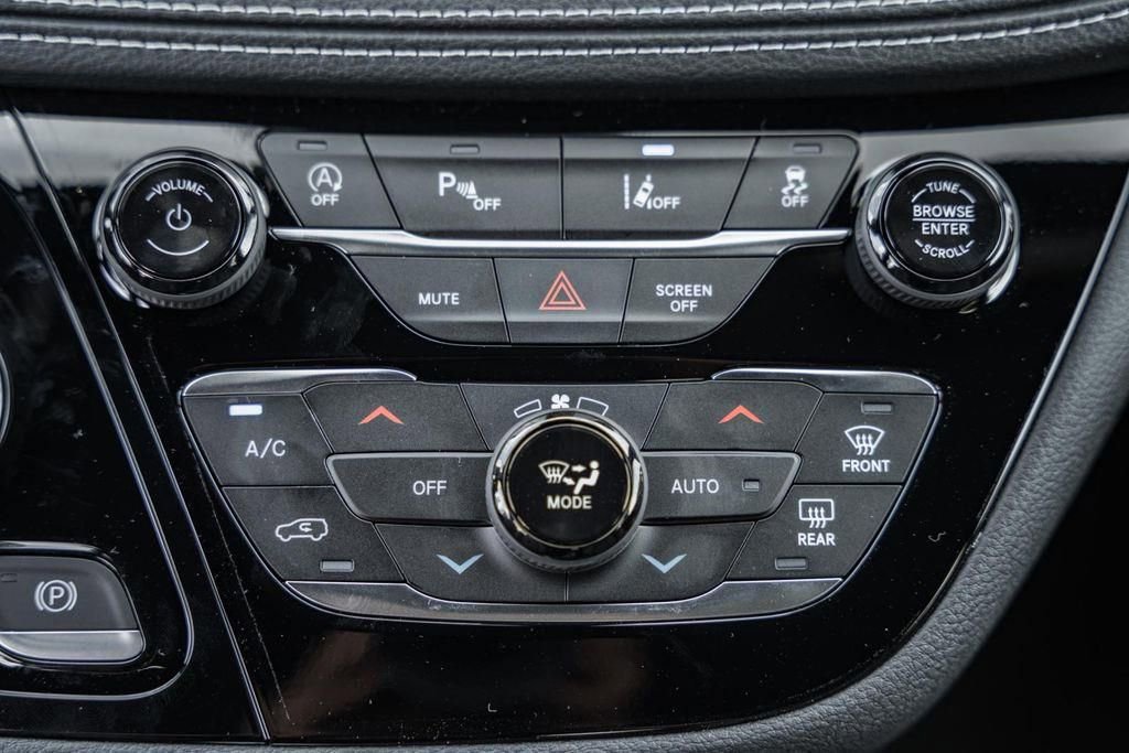 New 2025 Chrysler Pacifica Select FWD image 21