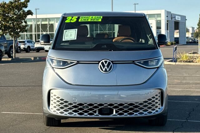 Used 2025 Volkswagen ID. Buzz Pro S RWD image 9