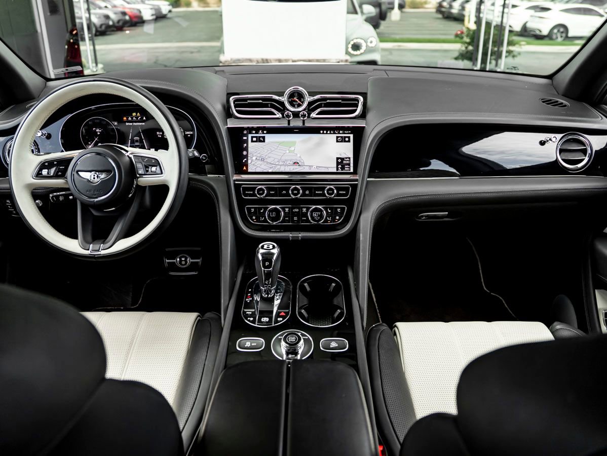 Used 2022 Bentley Bentayga AWD/4WD image 4