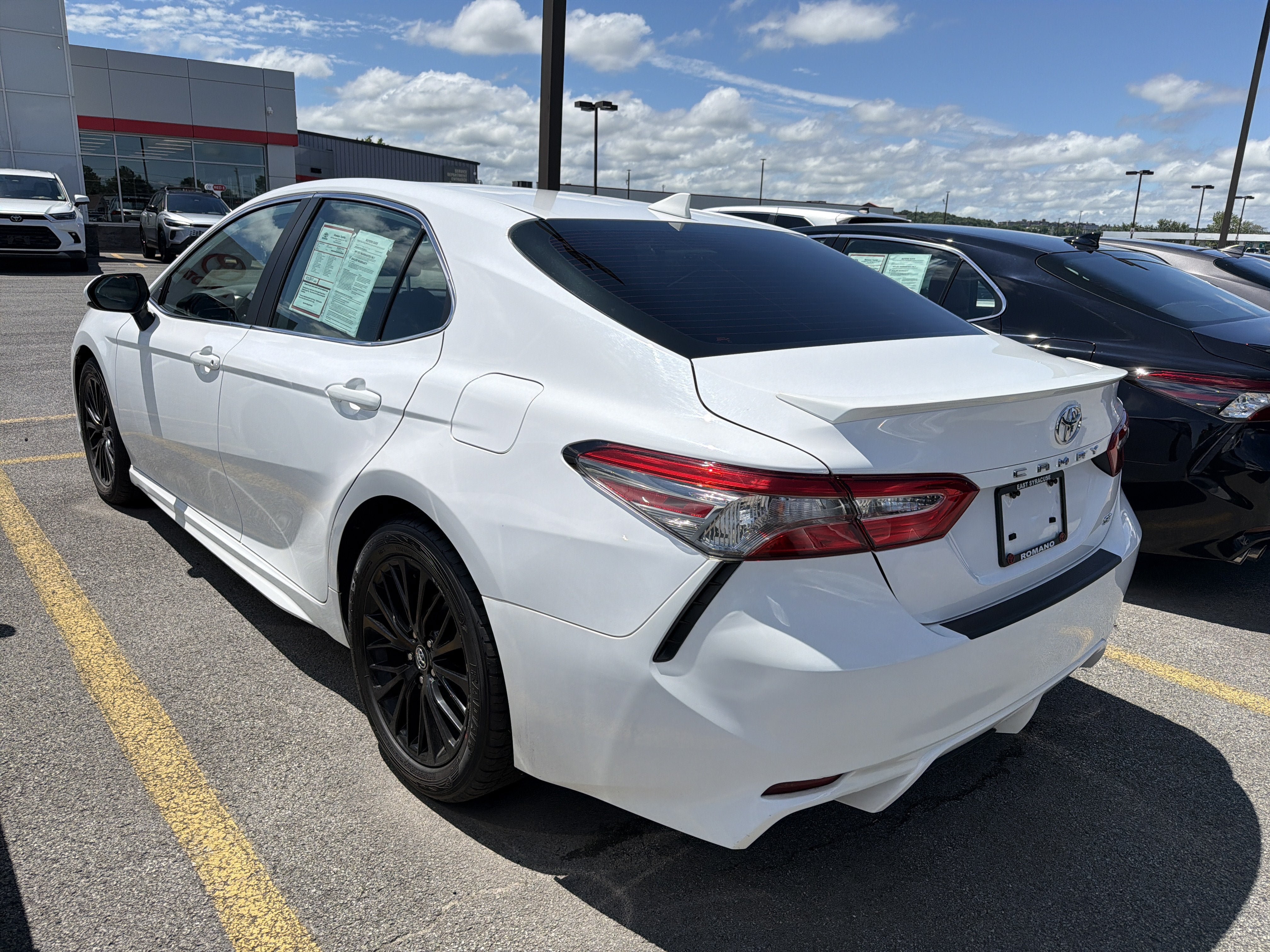 Used 2019 Toyota Camry SE FWD image 5