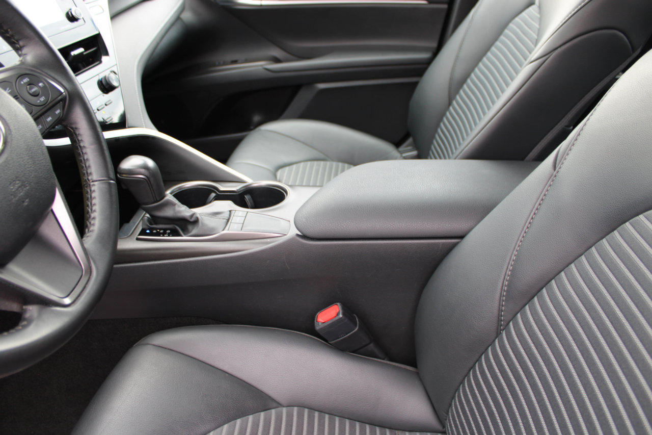 Used 2024 Toyota Camry SE image 32