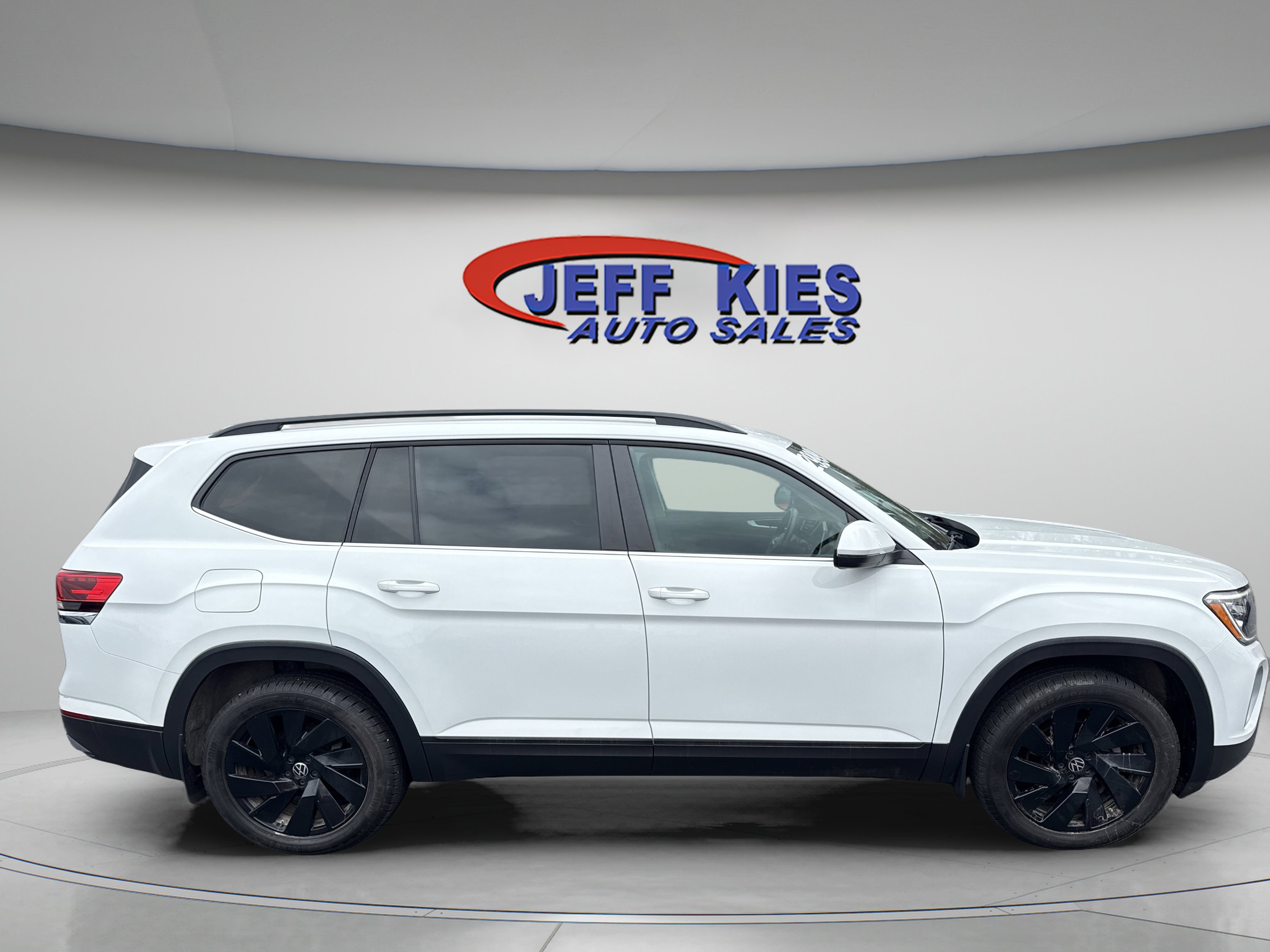 Used 2024 Volkswagen Atlas SE AWD/4WD image 5
