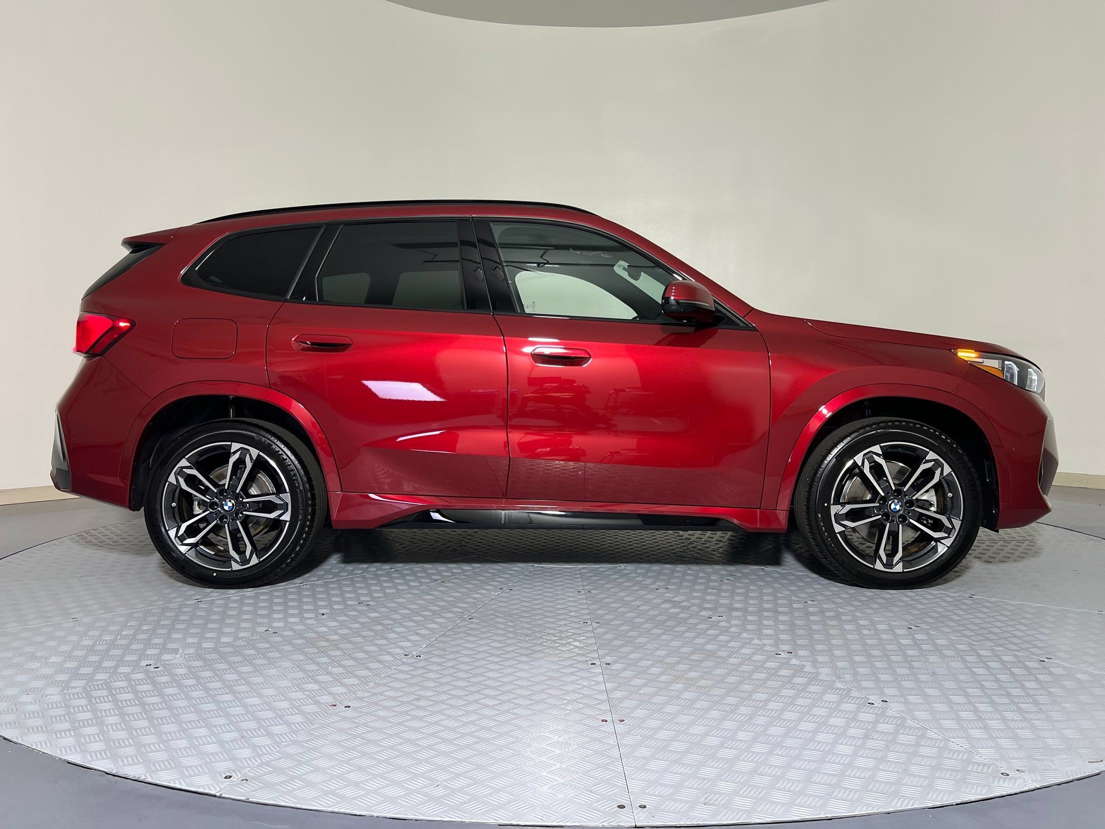 Used 2026 BMW X1 xDrive28i w/ Technology Package AWD/4WD image 8