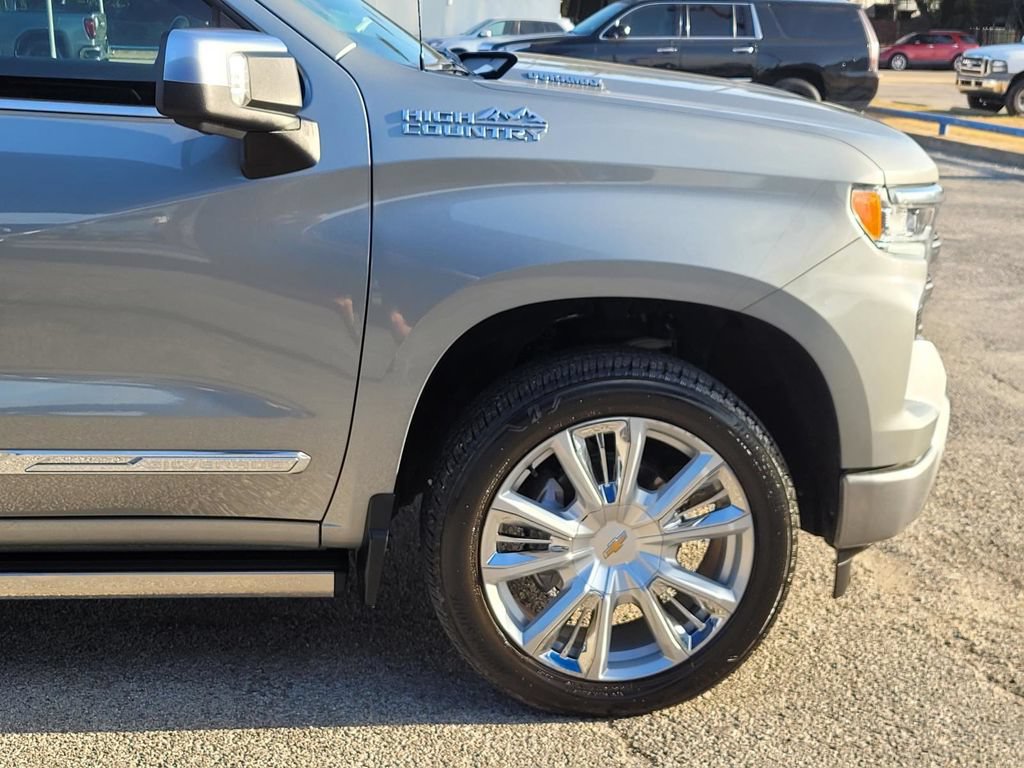 Used 2025 Chevrolet Silverado 1500 High Country AWD/4WD image 7