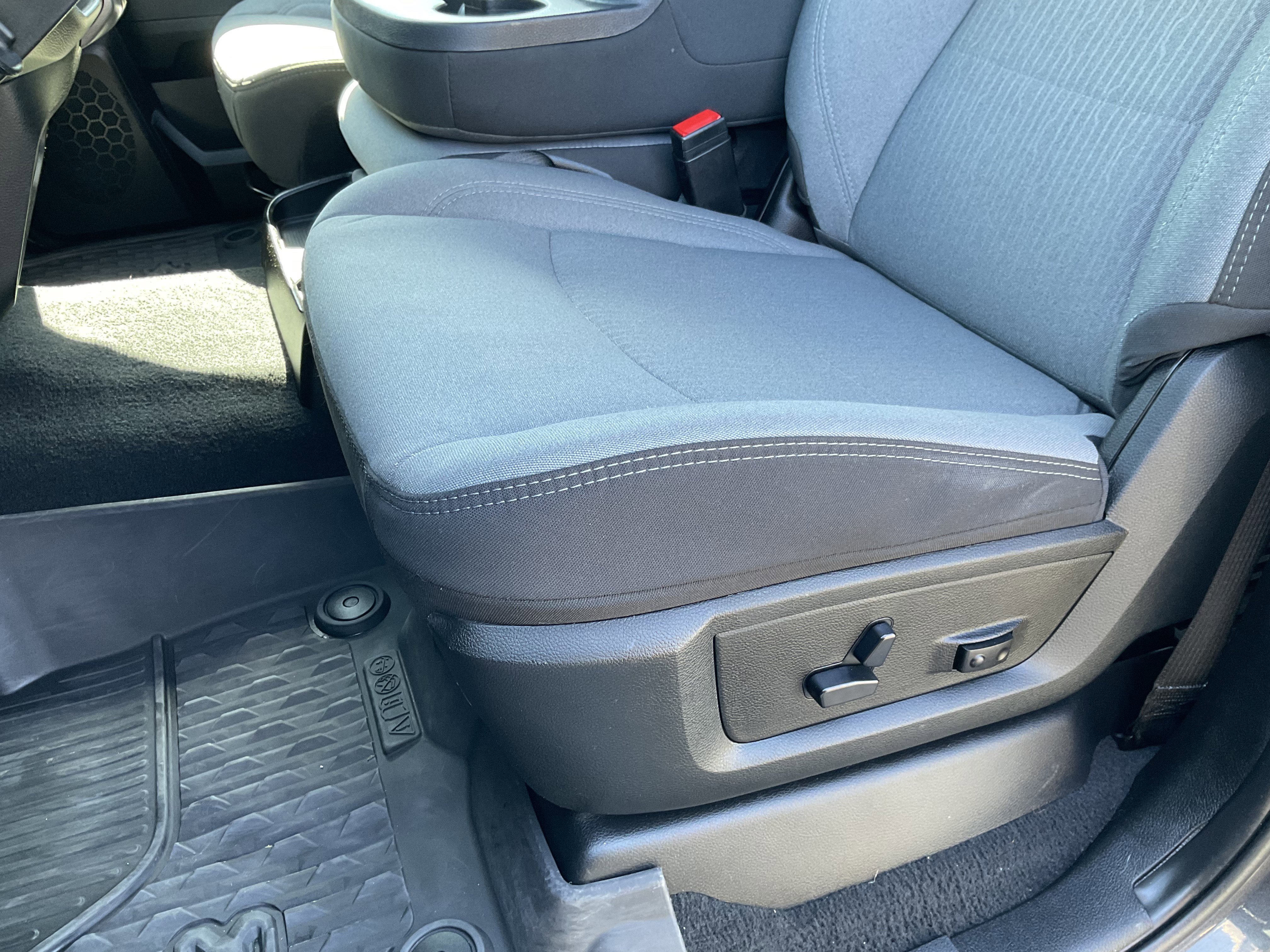 Used 2024 RAM 3500 Big Horn image 31