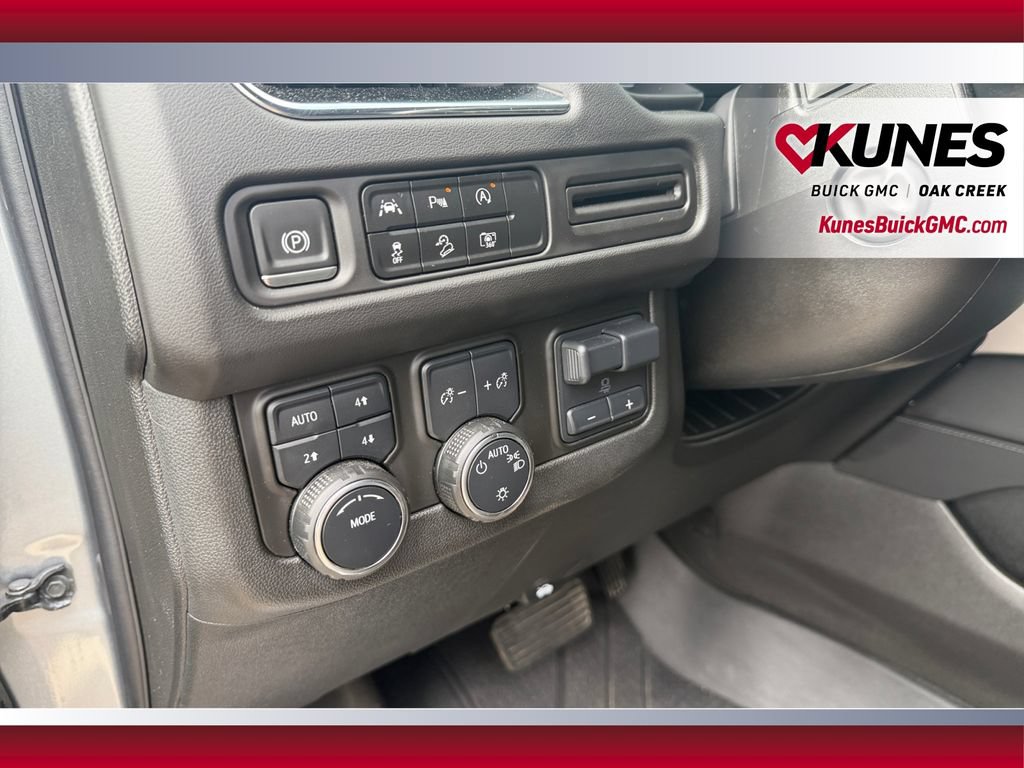 Used 2023 Chevrolet Tahoe Z71 w/ Luxury Package AWD/4WD image 19