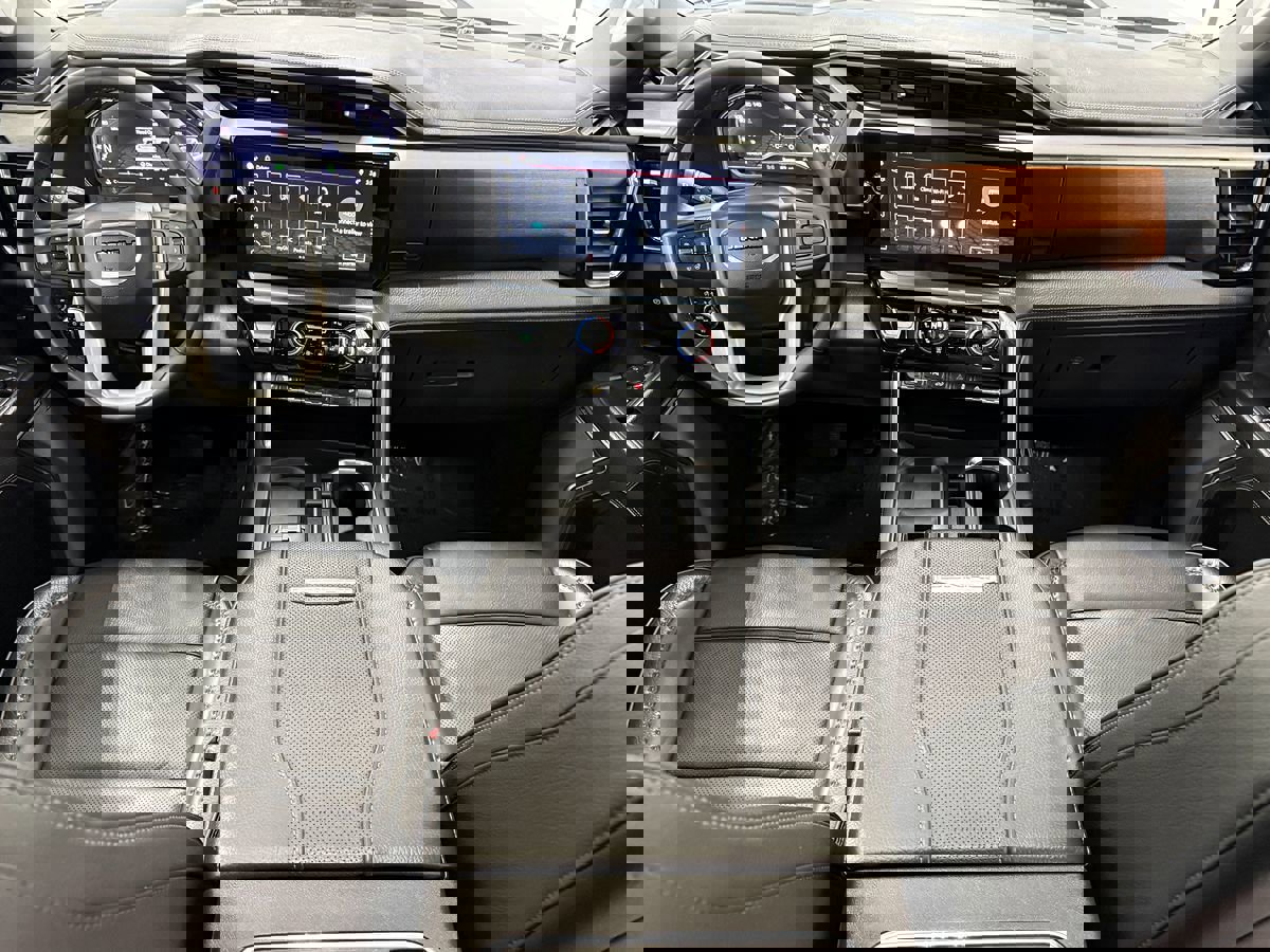 Used 2024 GMC Sierra 2500 Denali w/ Denali Reserve Package image 16