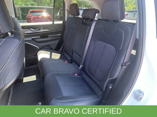 Used 2022 Jeep Grand Cherokee Laredo w/ Luxury Tech Group I AWD/4WD image 24