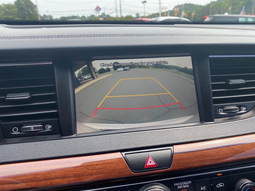 Used 2017 Kia Cadenza Premium w/ Luxury Package FWD image 16