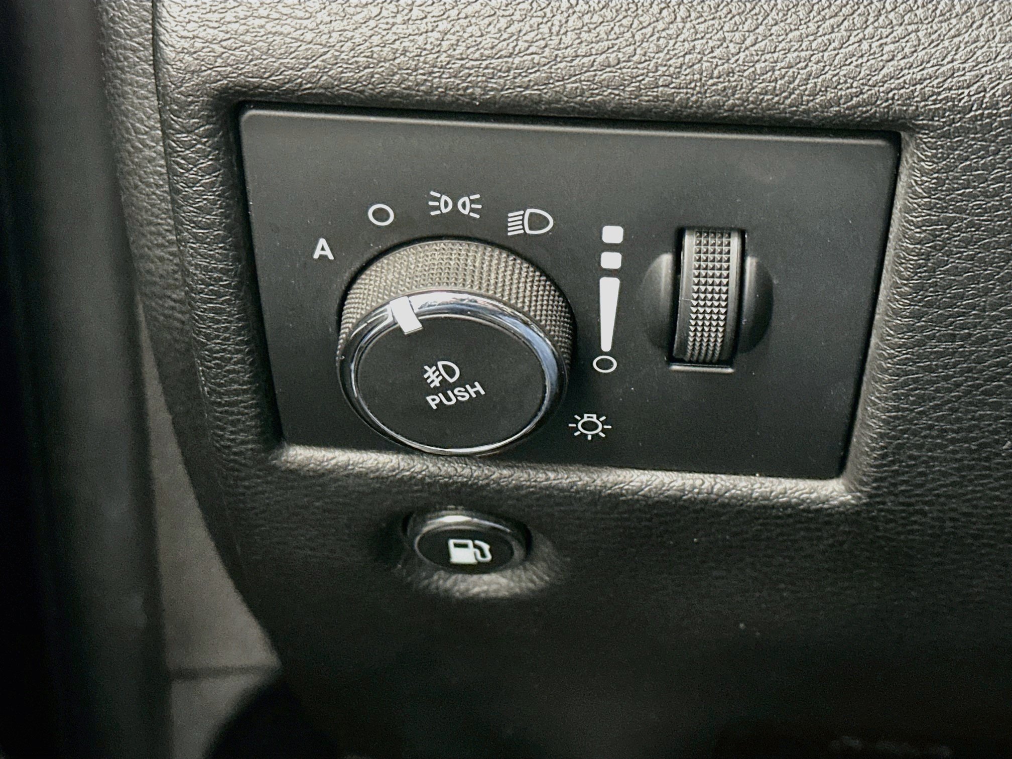 Used 2022 Jeep Grand Cherokee Laredo X AWD/4WD image 17
