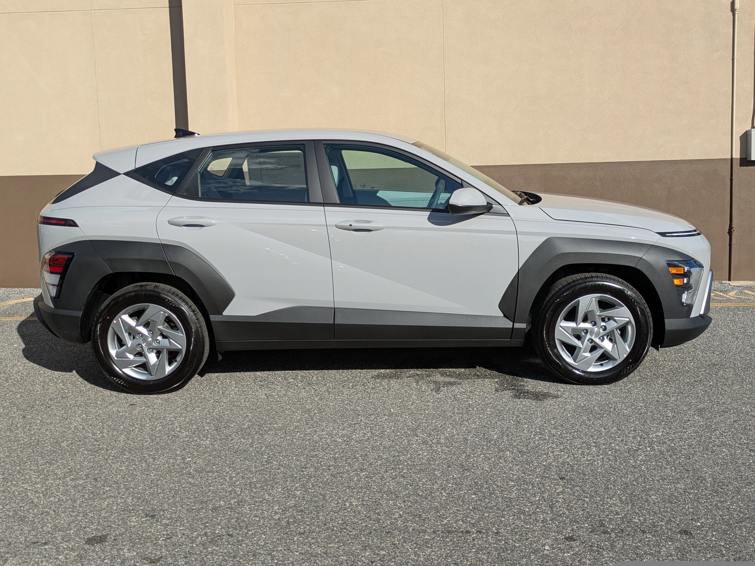 New 2026 Hyundai Kona SE image 3