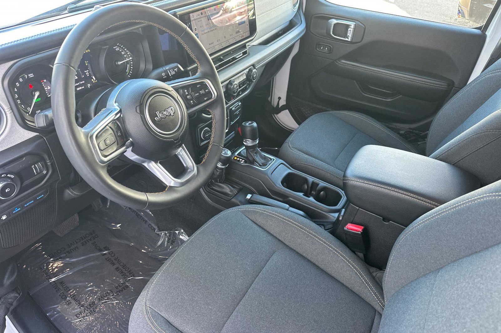 Used 2024 Jeep Wrangler Unlimited Sahara AWD/4WD image 10