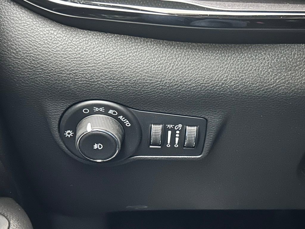 New 2026 Jeep Compass Latitude image 19