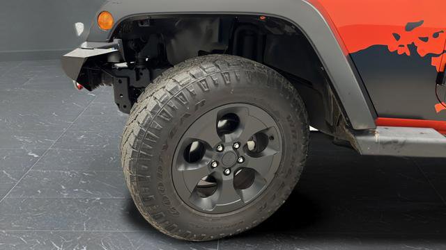 Used 2015 Jeep Wrangler Unlimited Sahara w/ Dual Top Group image 31