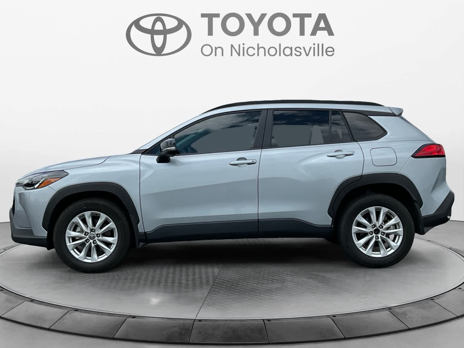 Used 2025 Toyota Corolla Cross LE w/ Moonroof Package FWD image 2