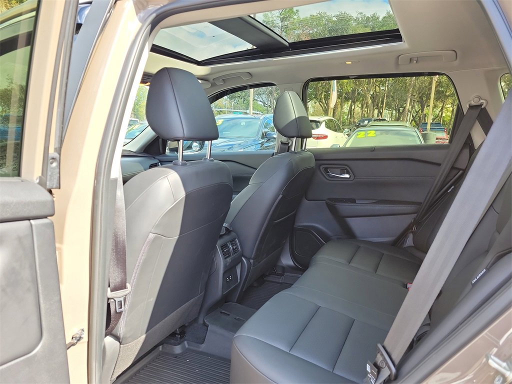 Used 2024 Nissan Rogue SV w/ SV Premium Package image 11