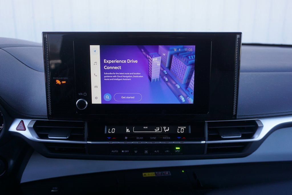 Used 2025 Toyota Sienna LE image 9