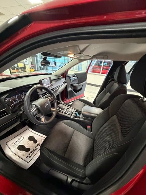 Used 2022 Mitsubishi Outlander ES image 14