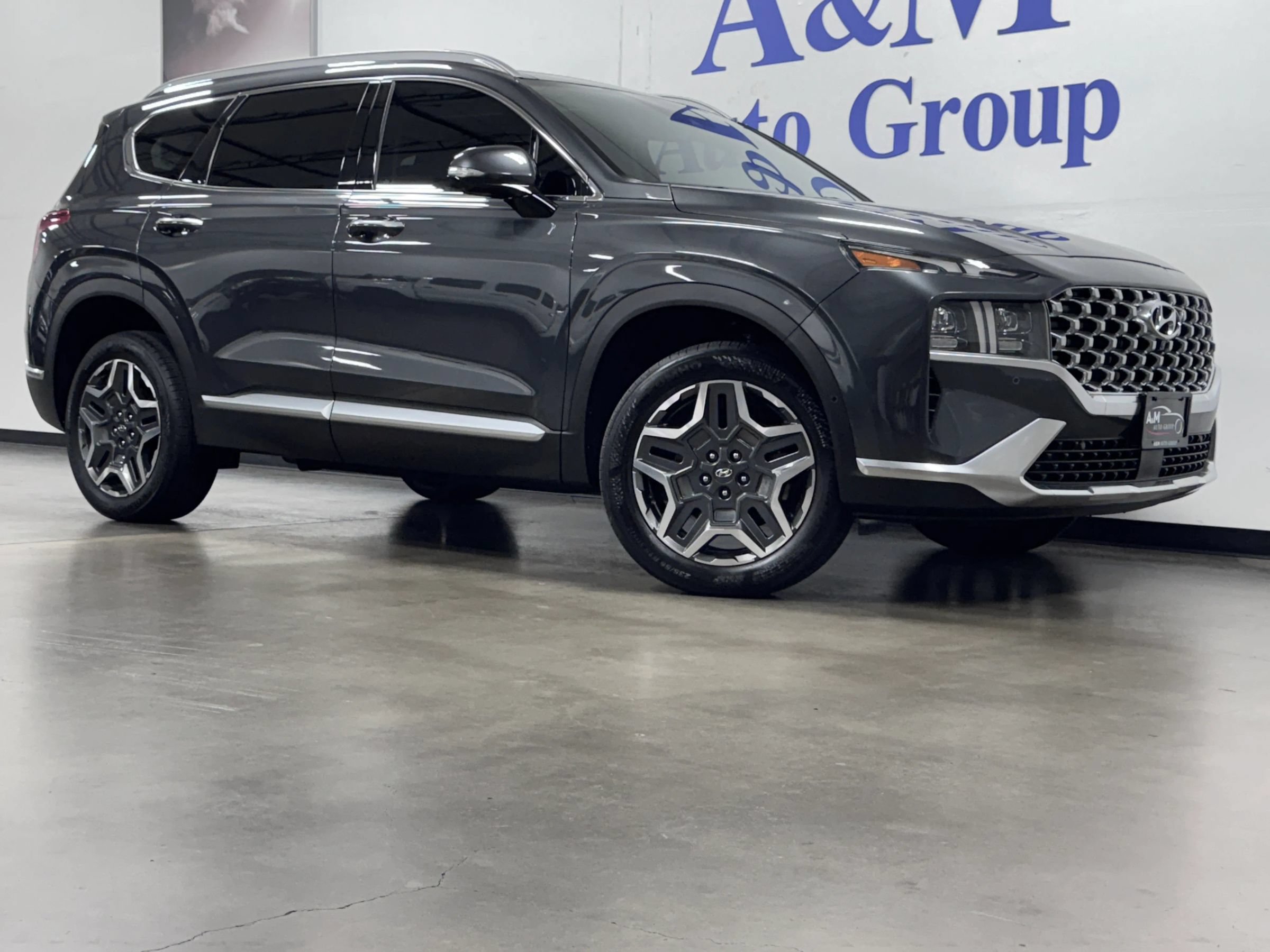 Used 2021 Hyundai Santa Fe Limited AWD/4WD image 2