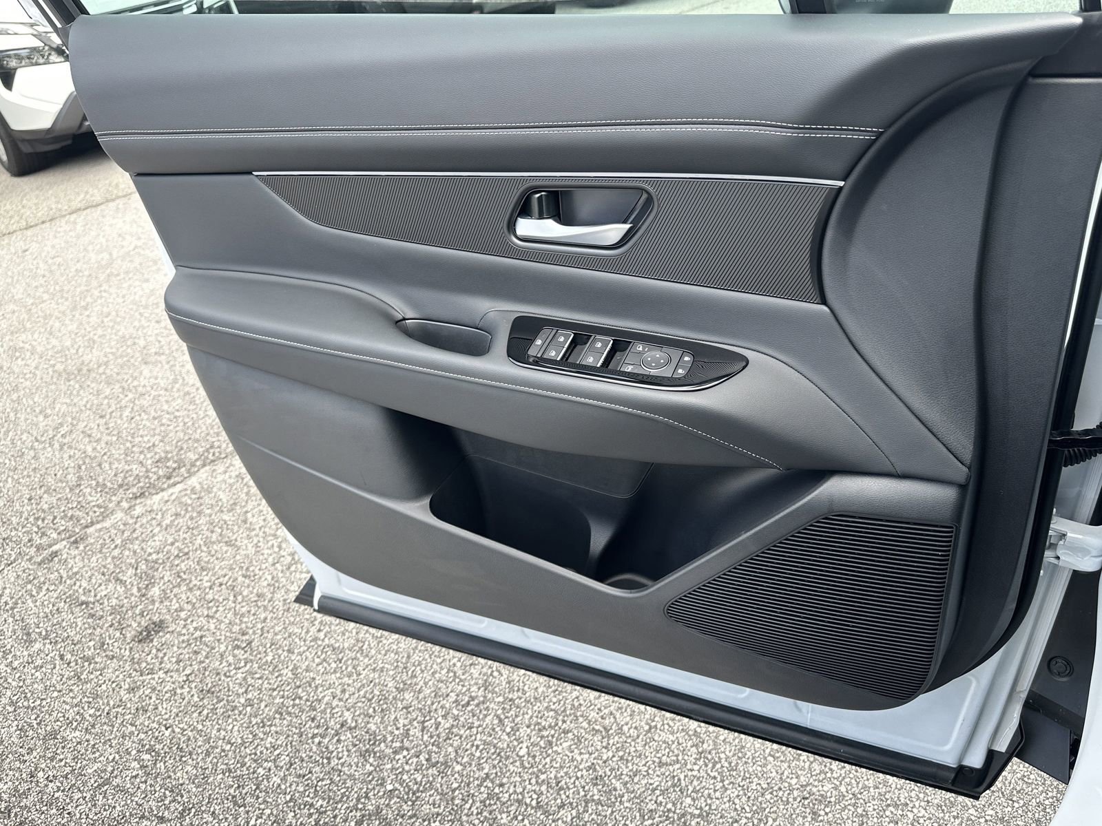 New 2025 Nissan Murano SV FWD image 16