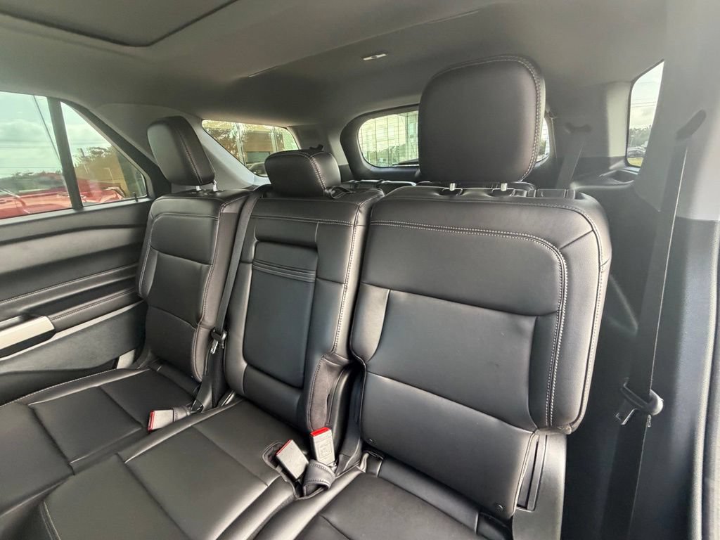 Used 2024 Ford Explorer XLT w/ Equipment Group 202A AWD/4WD image 19