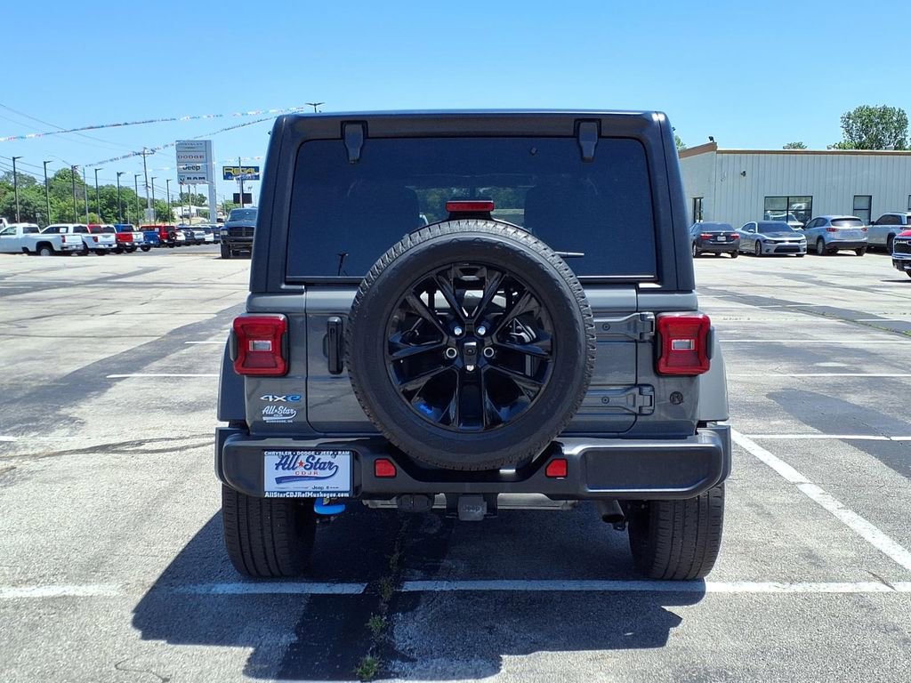 Used 2023 Jeep Wrangler Unlimited Sahara w/ Cold Weather Group AWD/4WD image 6