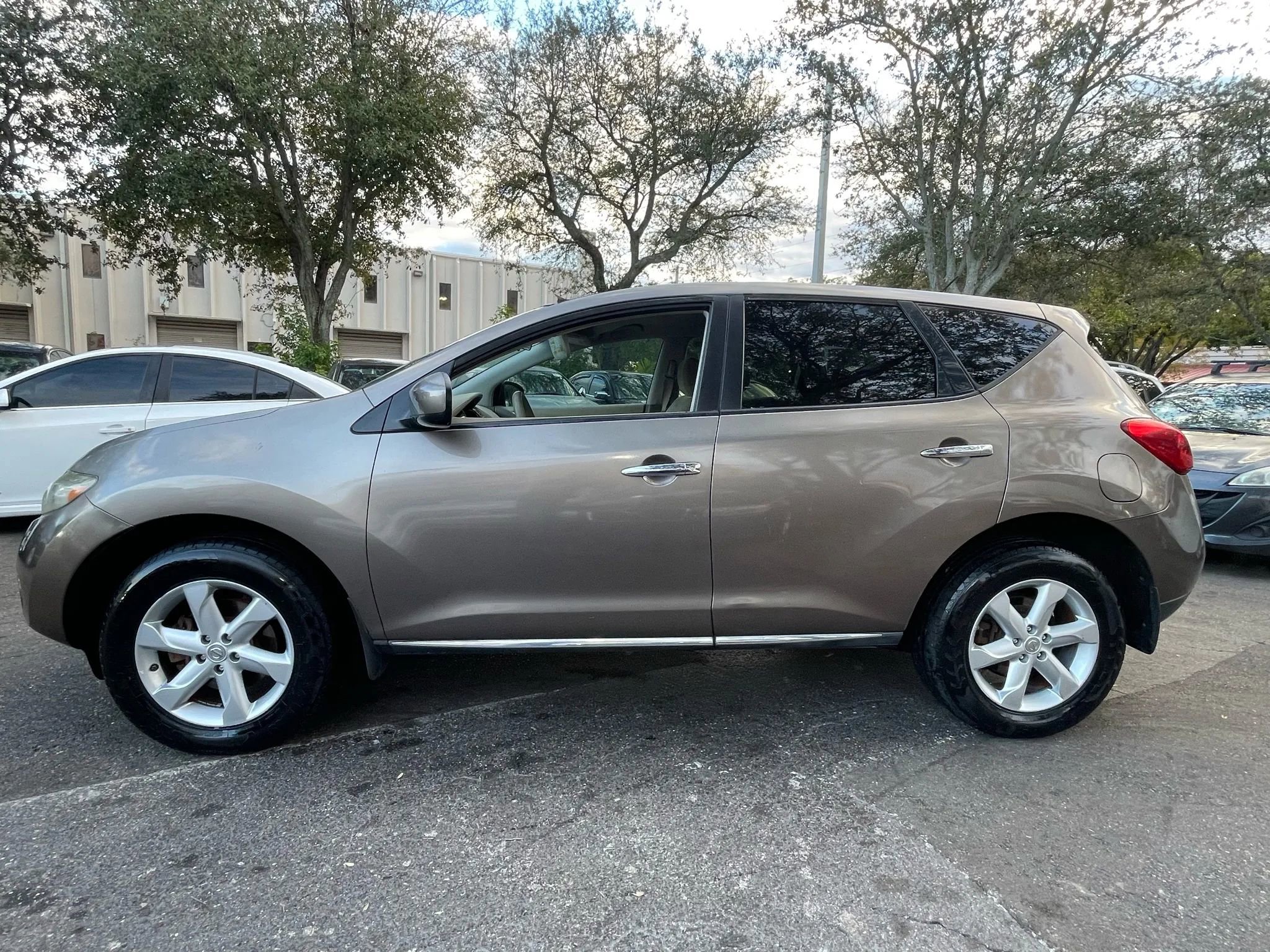 Used 2010 Nissan Murano S image 7