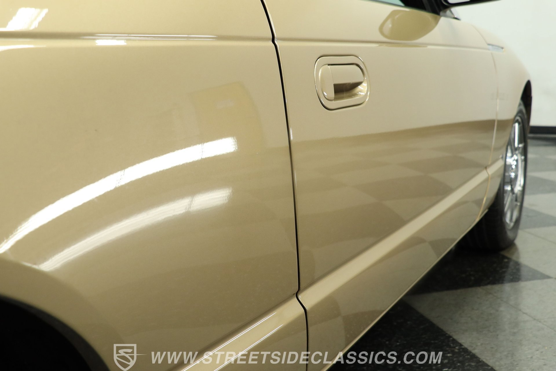 Used 2005 Ford Thunderbird RWD image 26