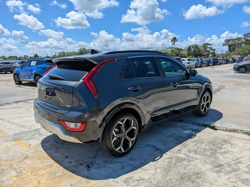 Certified 2025 Kia Niro EX Touring FWD image 8