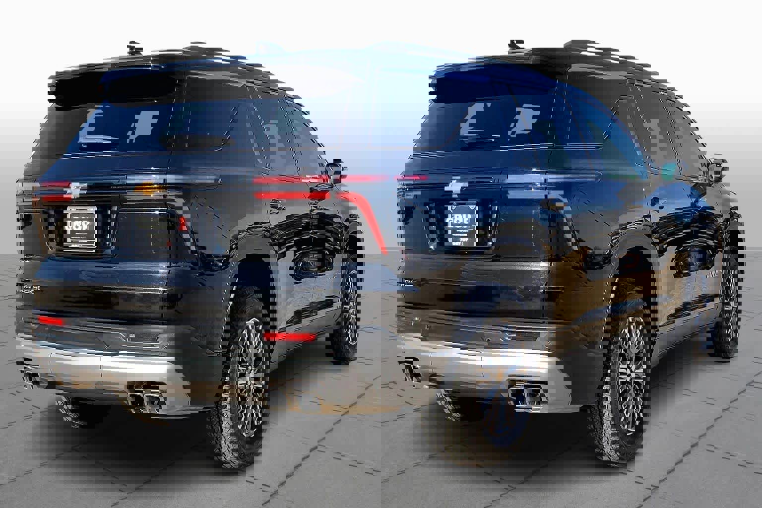 Used 2025 Chevrolet Traverse LT image 13