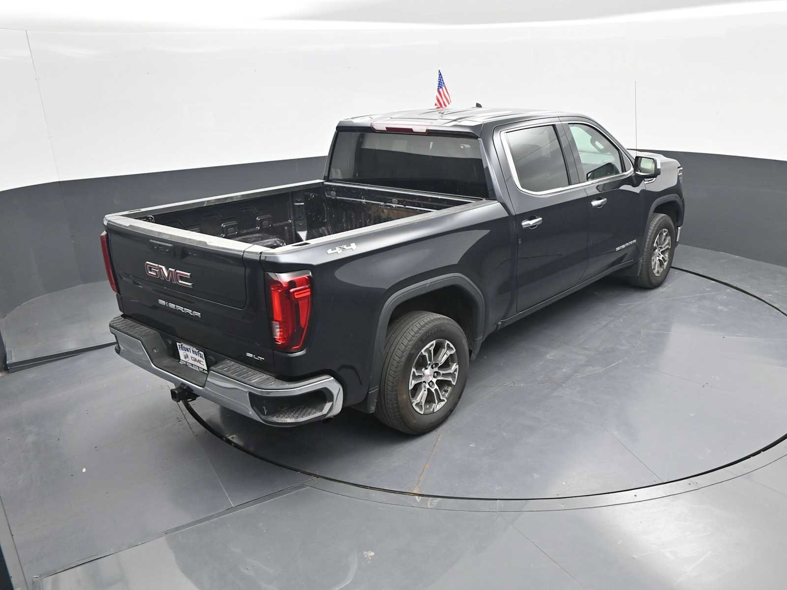 Used 2025 GMC Sierra 1500 SLT AWD/4WD image 17