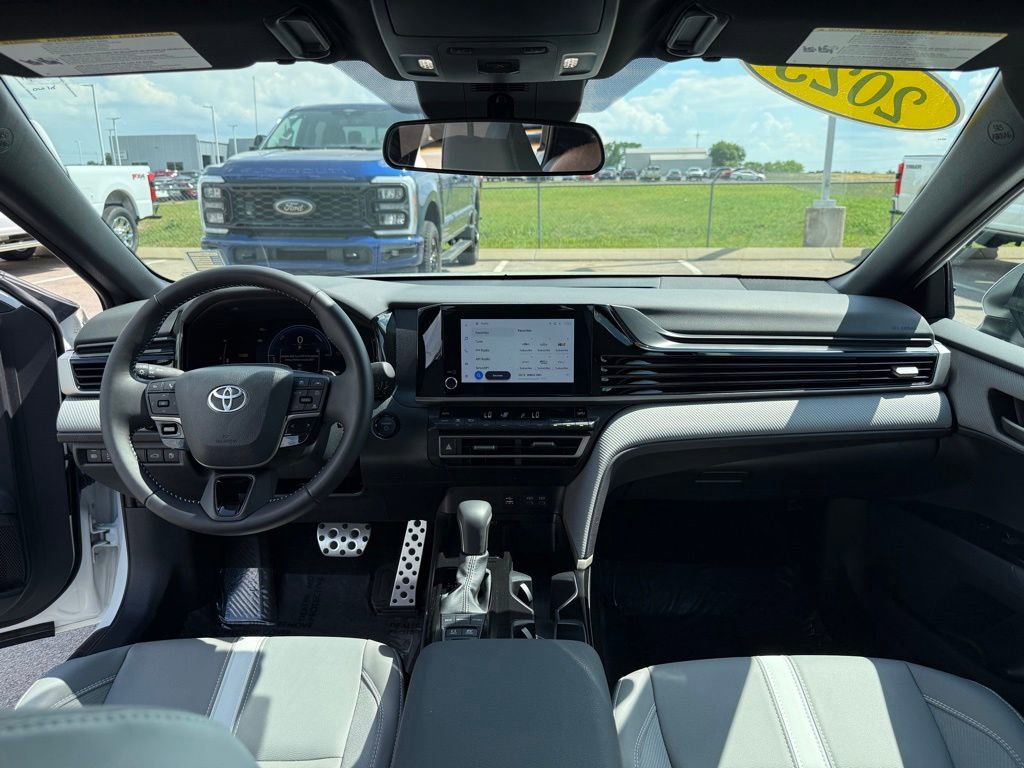 Used 2025 Toyota Camry SE AWD/4WD image 11