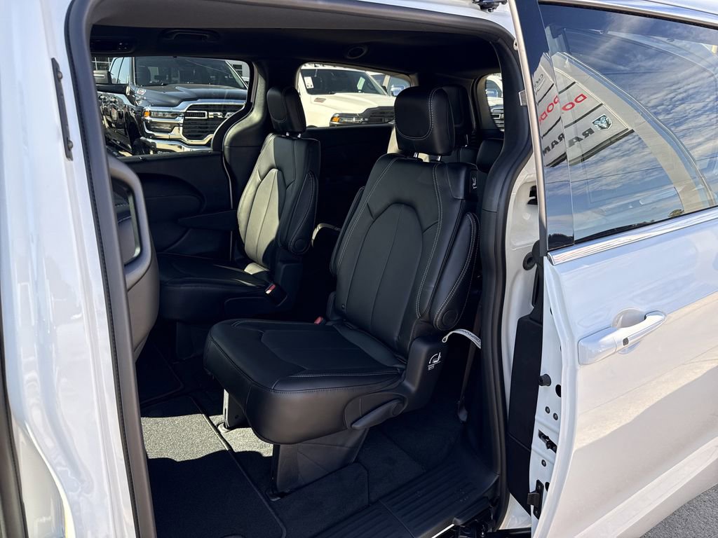 New 2026 Chrysler Voyager LX FWD image 26