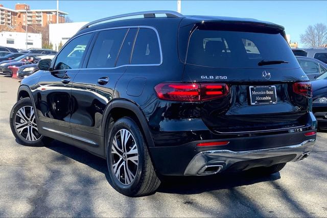 Used 2025 Mercedes-Benz GLB 250 4MATIC image 10