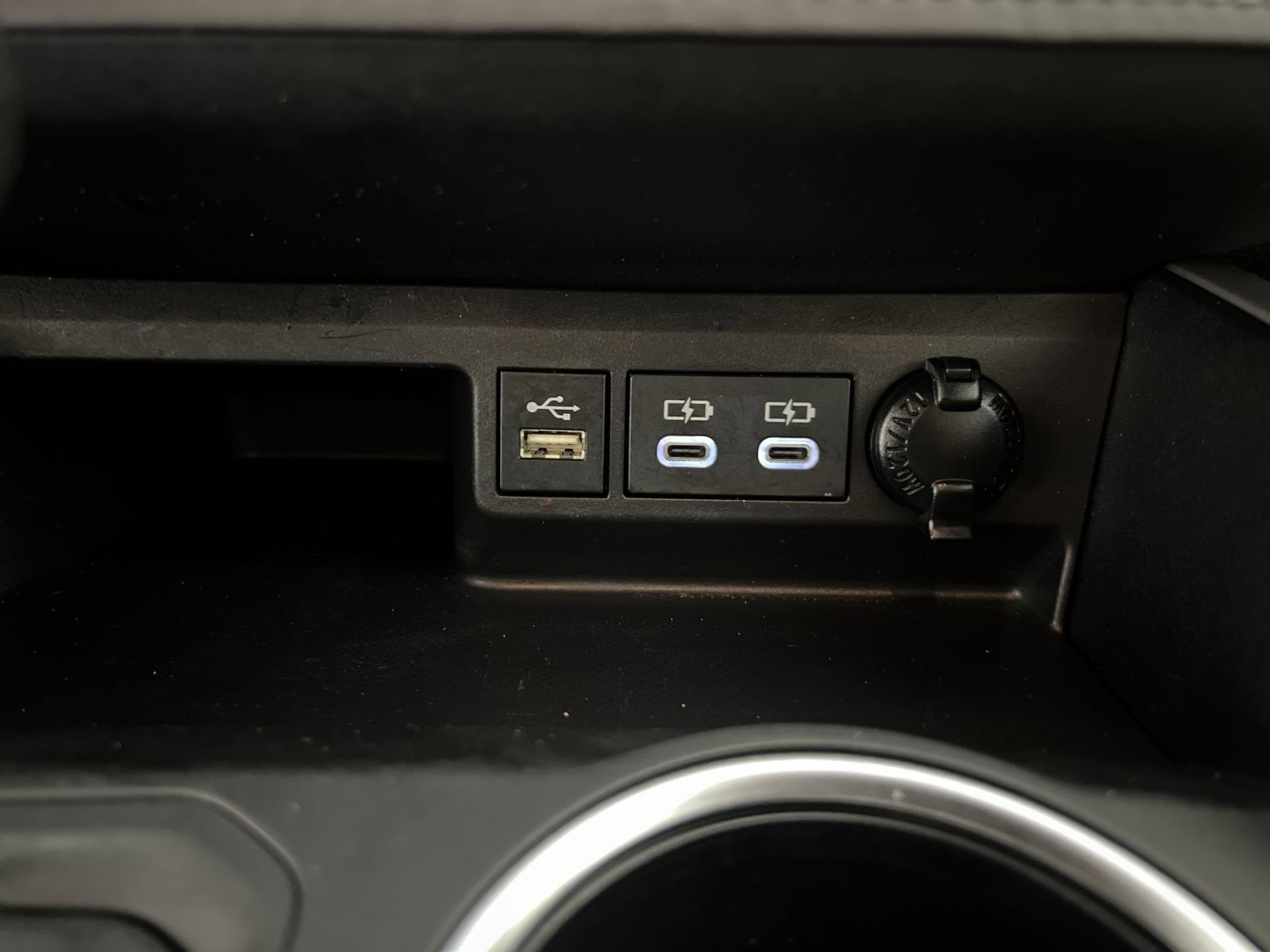 Used 2024 Toyota Highlander LE image 34