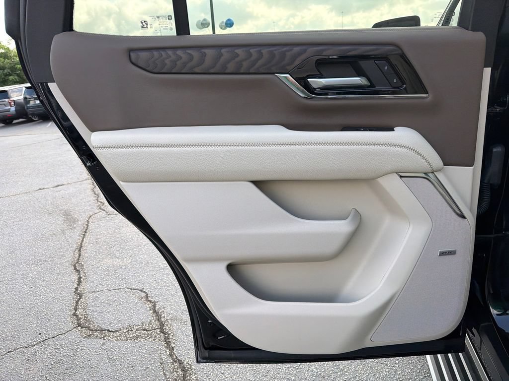 Used 2025 GMC Yukon Denali w/ Denali Reserve Package RWD image 22