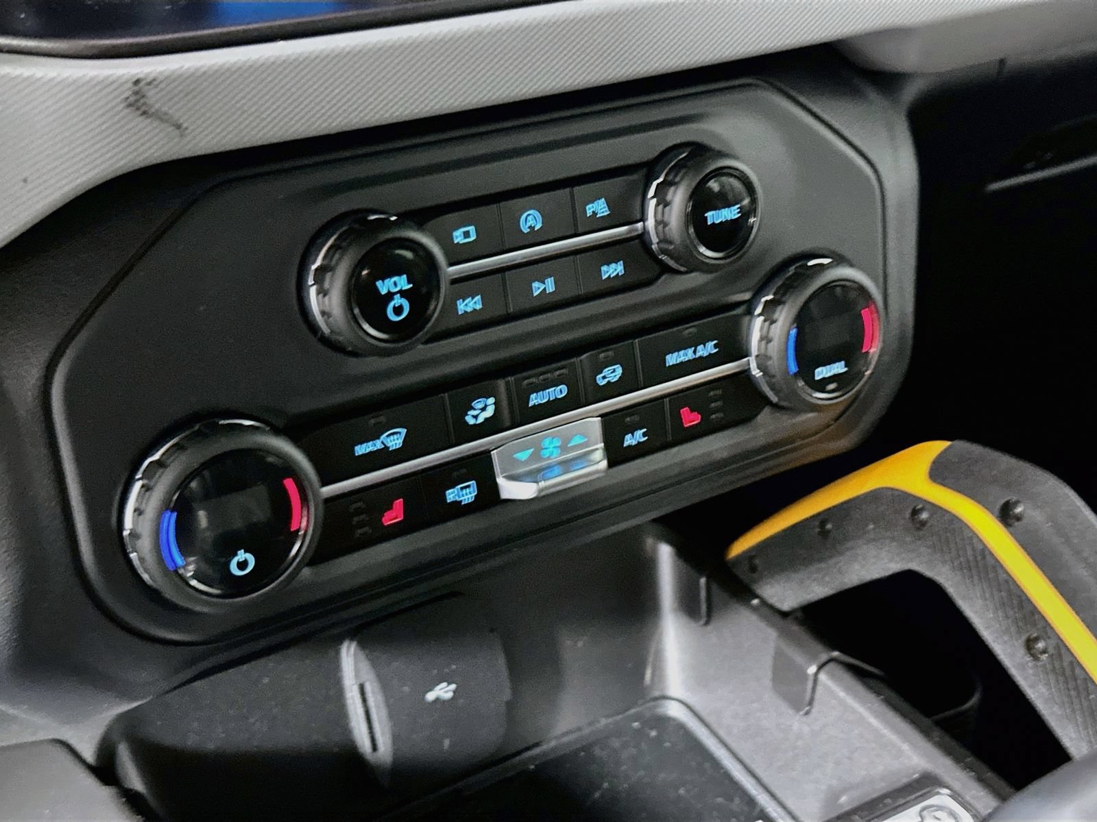 Used 2023 Ford Bronco Badlands AWD/4WD image 17