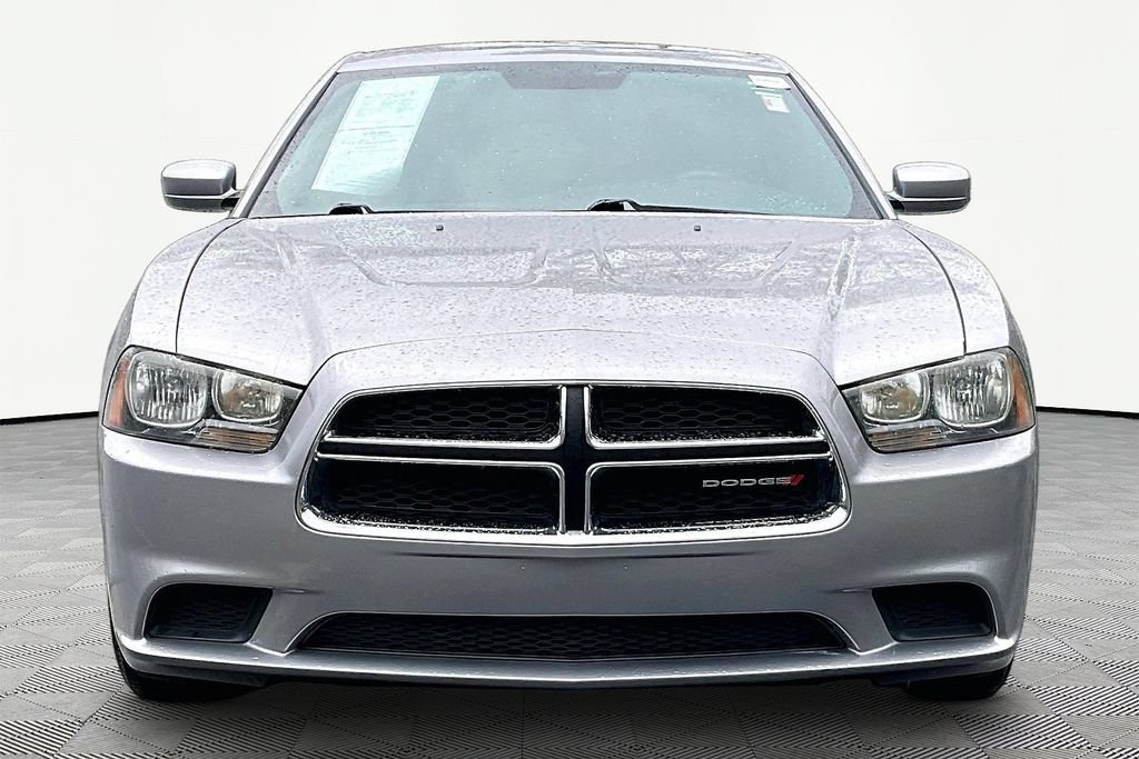 Used 2014 Dodge Charger SE RWD image 2