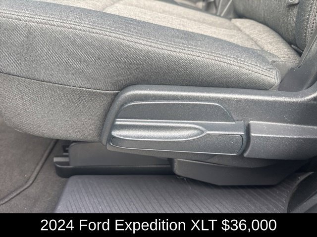 Used 2024 Ford Expedition XLT AWD/4WD image 30
